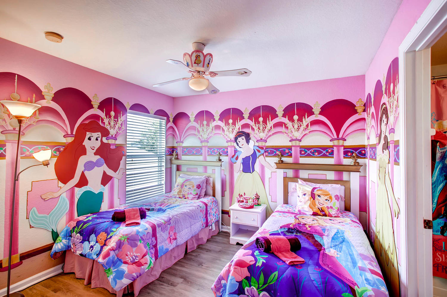 Mickey Mouse Villa - Mickey Mouse Homes